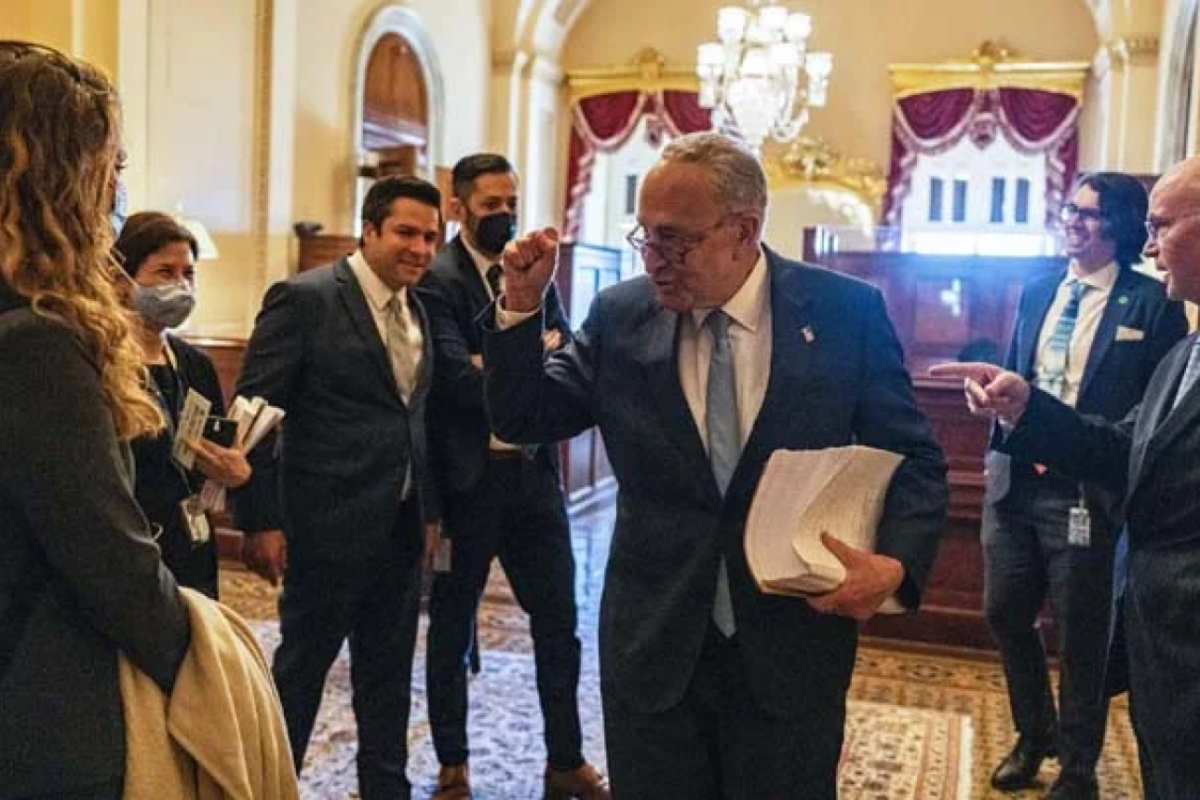 Democrats Gear Up for Battle as US Senate Holds ‘Vote-a-Rama’