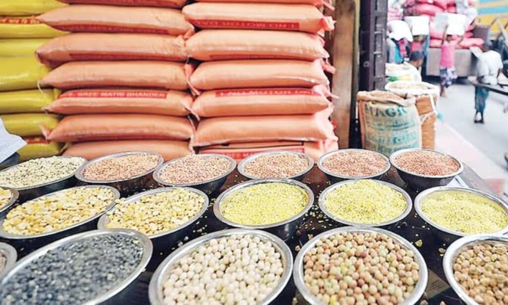 Chattogram's Ramadan Market Sees Price Drop Amid High Supply of Essential Goods 3 Khatunganj of Chittagong is full of Ramadan products prices are also going down Photo BSS 1740049382 Chattogram's Ramadan Market Sees Price Drop Amid High Supply of Essential Goods