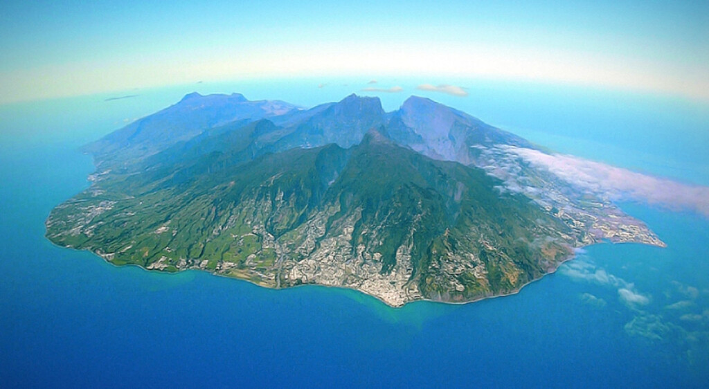 La Reunion island 1740727017 La Réunion Island Raises Highest 'Purple Alert' as Cyclone Nears