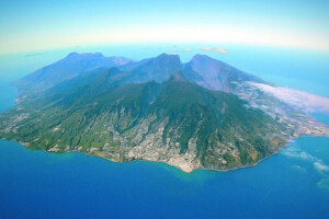 La Réunion Island Raises Highest ‘Purple Alert’ as Cyclone Nears