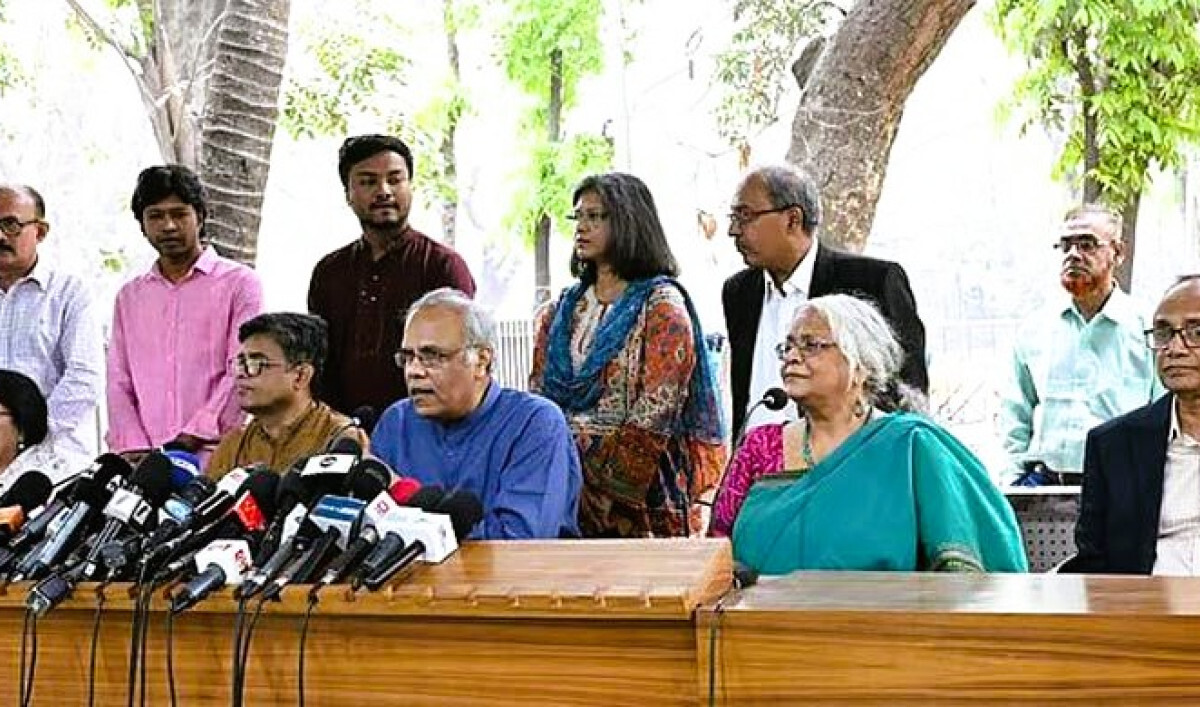 Members of the Media Reform Commission addressing a press conference in Dhaka