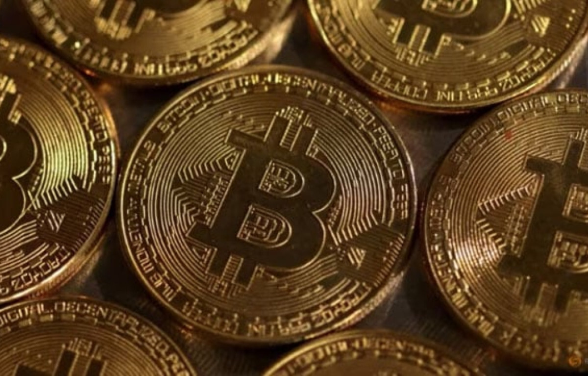 Bitcoin Plummets as Market Uncertainty Intensifies
