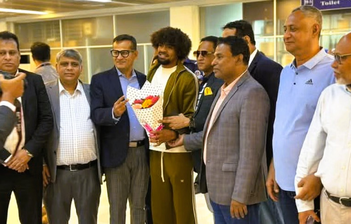 English Premier League footballer Hamza Chowdhury receives a warm welcome from Bangladesh Football Federation officials at Sylhet Osmani International Airport.