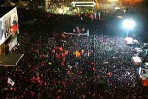 Thousands gather in Istanbul to protest the arrest of Mayor Ekrem İmamoğlu, March 2025.