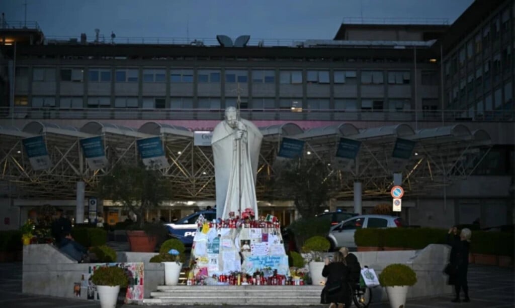 Pope Francis Shows Signs of Improvement Following a Calm Night in Hospital 1741526839 Pope Francis Shows Signs of Improvement Following a Calm Night in Hospital