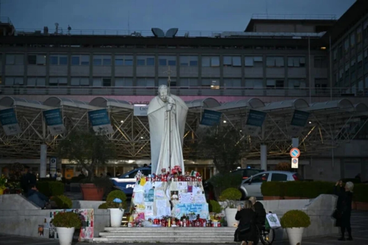 Pope Francis Shows Signs of Improvement Following a Calm Night in Hospital