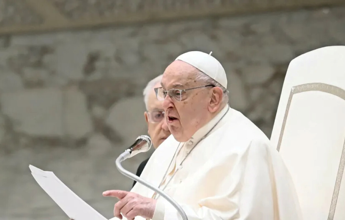 Pope’s Condition Stable but Remains Complex