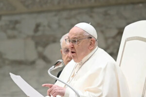 Pope’s Condition Stable but Remains Complex