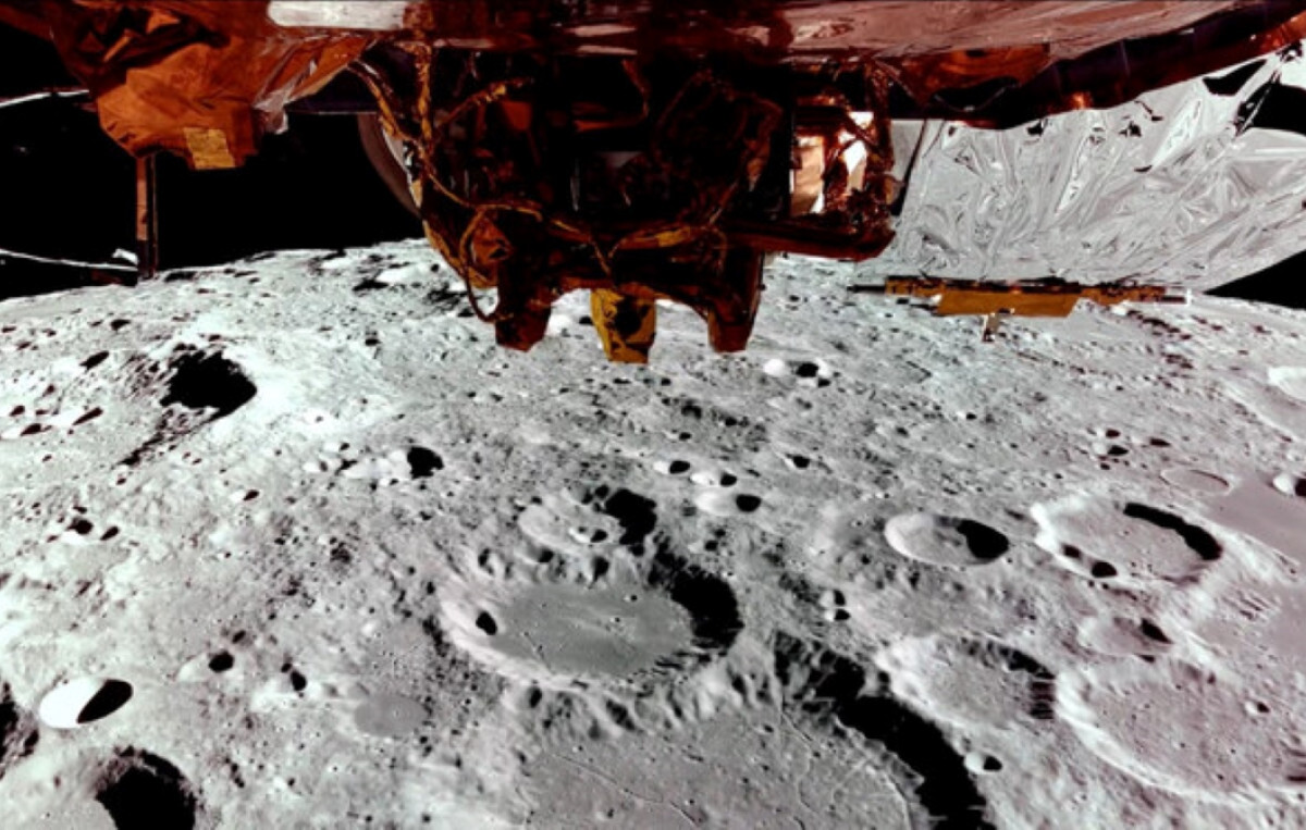 Private US Spaceship Hours Away from Moon Landing Attempt