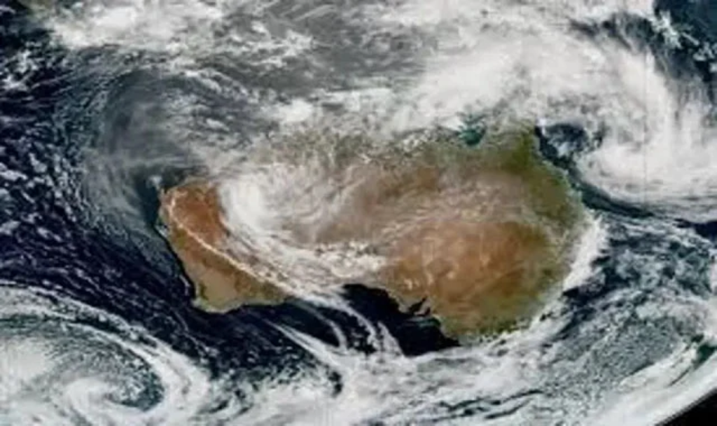 Rare Tropical Cyclone Swirls Off Eastern Australia 1741103307 Rare Tropical Cyclone Swirls Off Eastern Australia