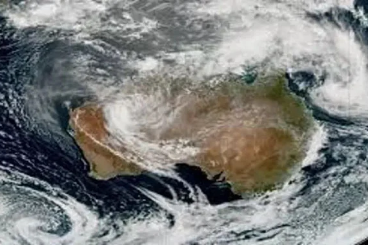 Rare Tropical Cyclone Swirls Off Eastern Australia