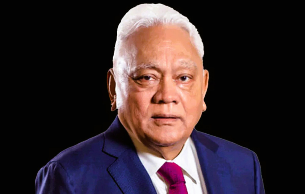 Portrait of Syed Manzur Elahi, chairman of Apex Group and a pioneer in Bangladesh’s footwear industry.