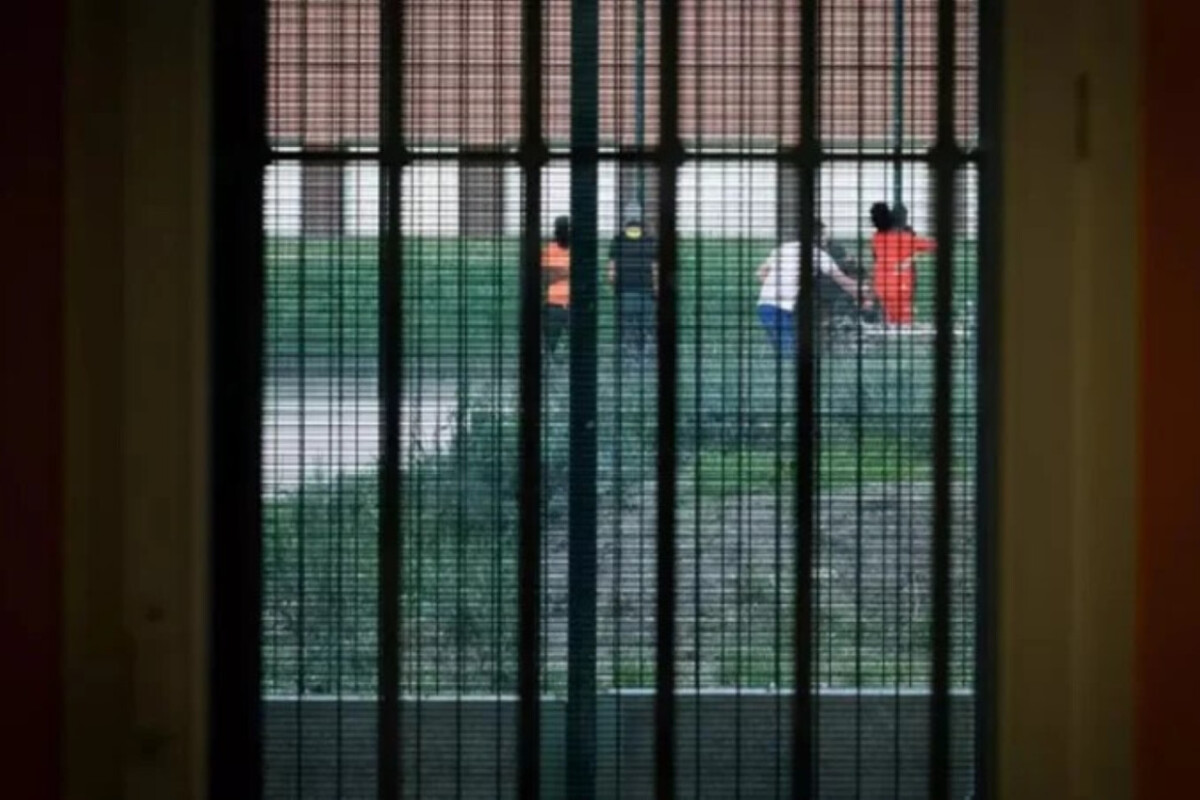 French Prisons Targeted by Arson and Gunfire in Suspected Drug Gang Retaliation