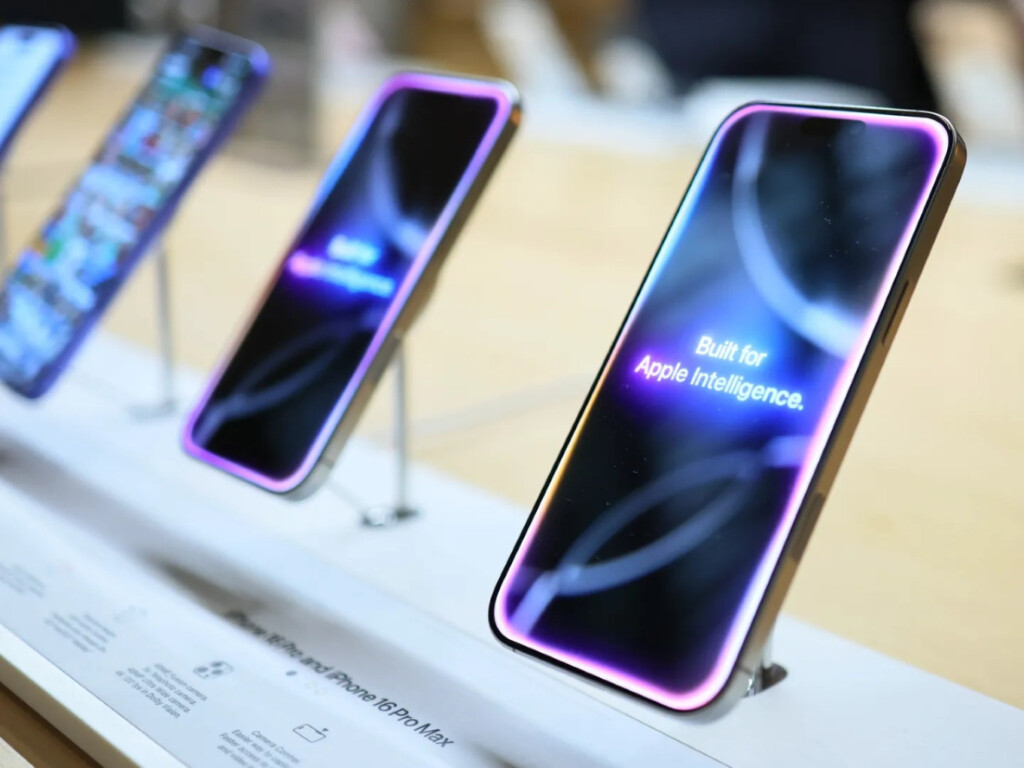 iPhone Prices May Soar as Trump’s Tariffs Target Chinese Tech Exports