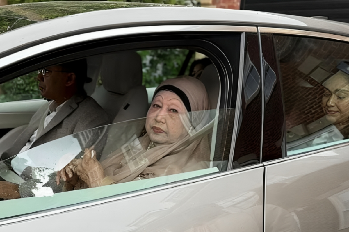 Begum Khaleda Zia Departs from London Heathrow for Dhaka Aboard Royal Air Ambulance