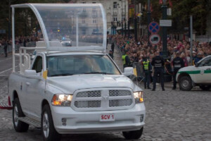 Pope Francis's Popemobile Transformed into Mobile Clinic for Children in Gaza