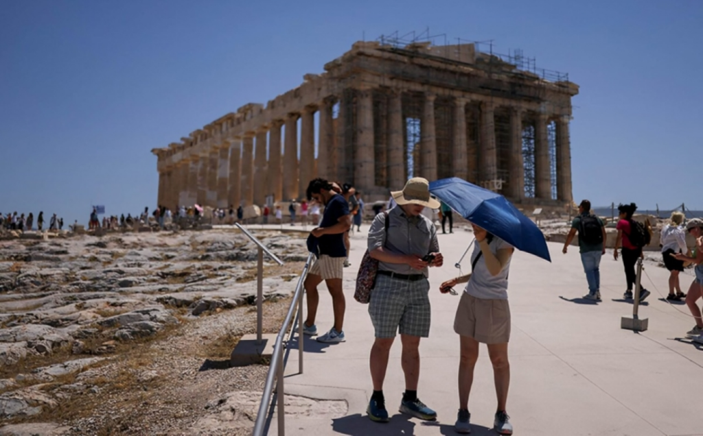 Europe Swelters in First Heatwave of the Summer as Continent Continues to Warm 3 Europe Swelters in First Heatwave of the Summer as Continent Continues to Warm