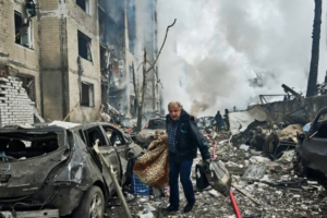 Russian Strike on Kyiv Kills Four Following Putin’s Retaliation Threat