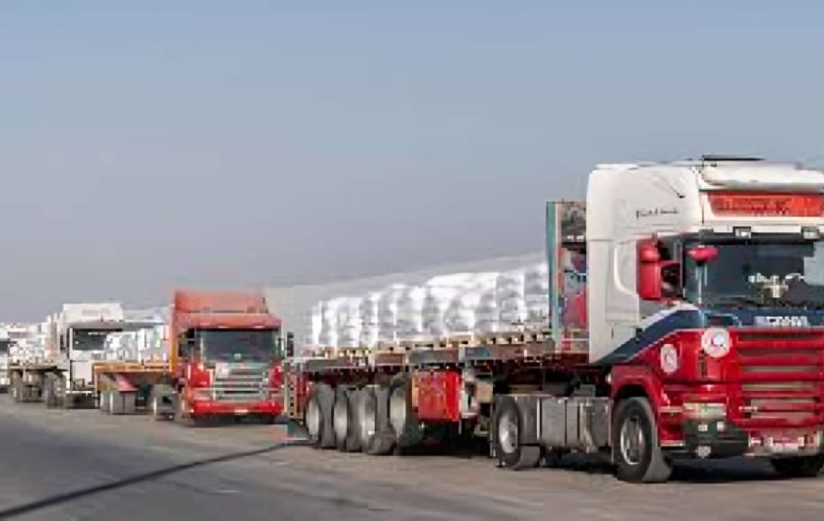 Aid Trucks Begin Entering Gaza from Egypt Amid Tactical Pause