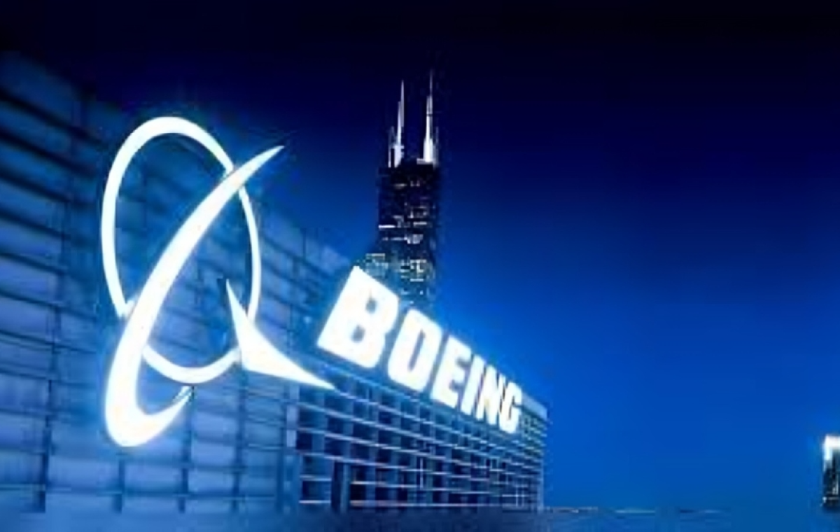Boeing Narrows Loss as CEO Signals Turnaround Progress