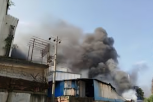 Fire Breaks Out in Residential Building at Shawrapara