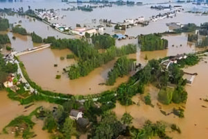 Heavy Rain Leaves 30 Dead in Chinese Capital