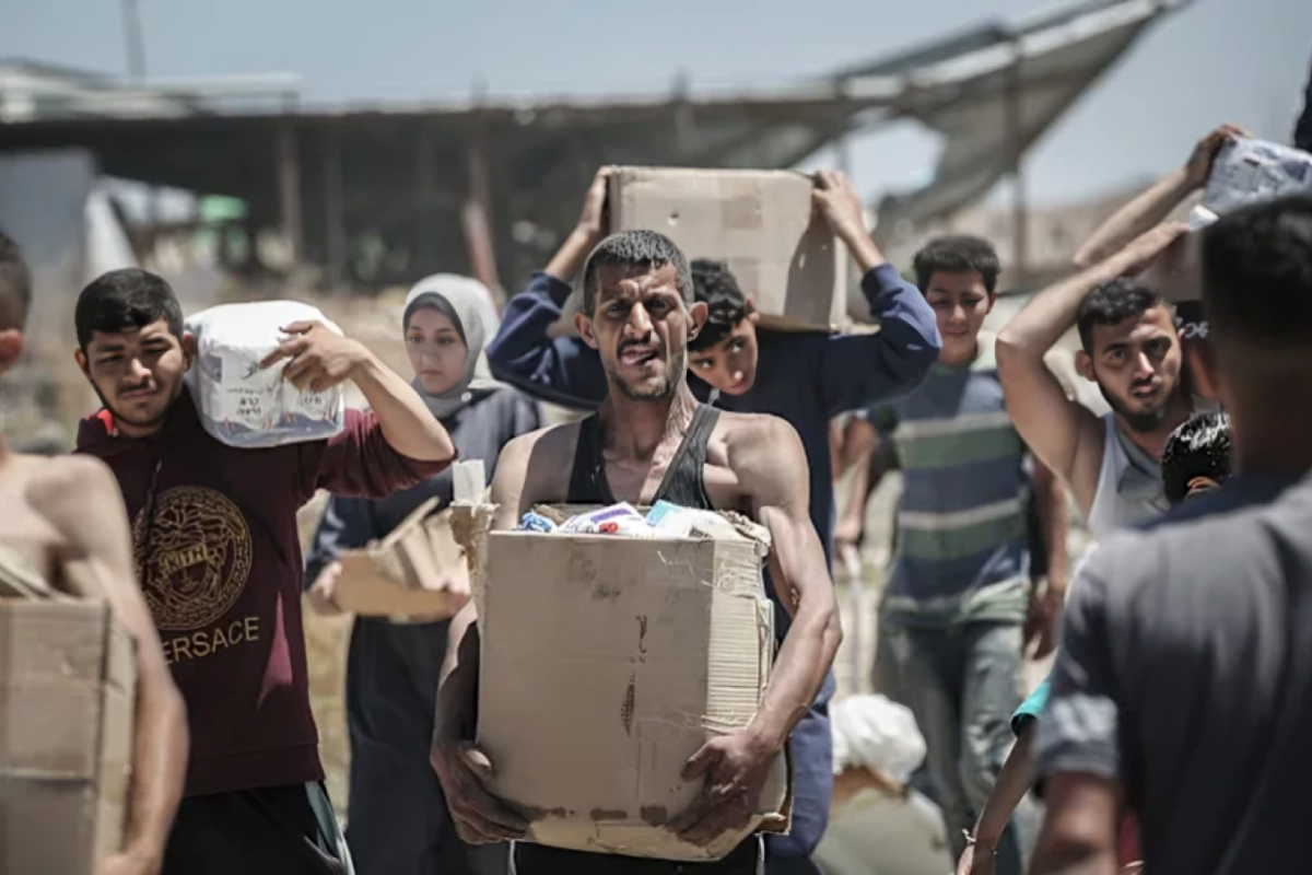 Israel Air Drops Humanitarian Aid Packages into Gaza