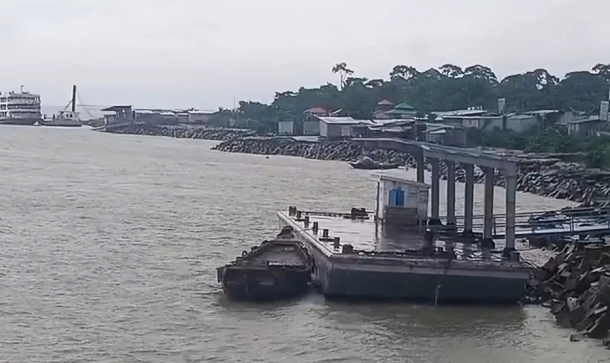 Launch Services on 10 Routes in Bhola Suspended Amid Weather Alerts