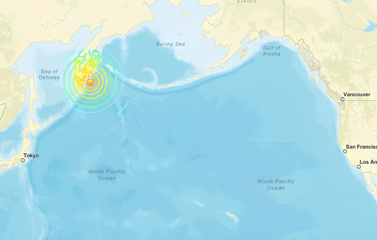 Massive Earthquake off Russia Triggers Pacific Tsunami Warnings