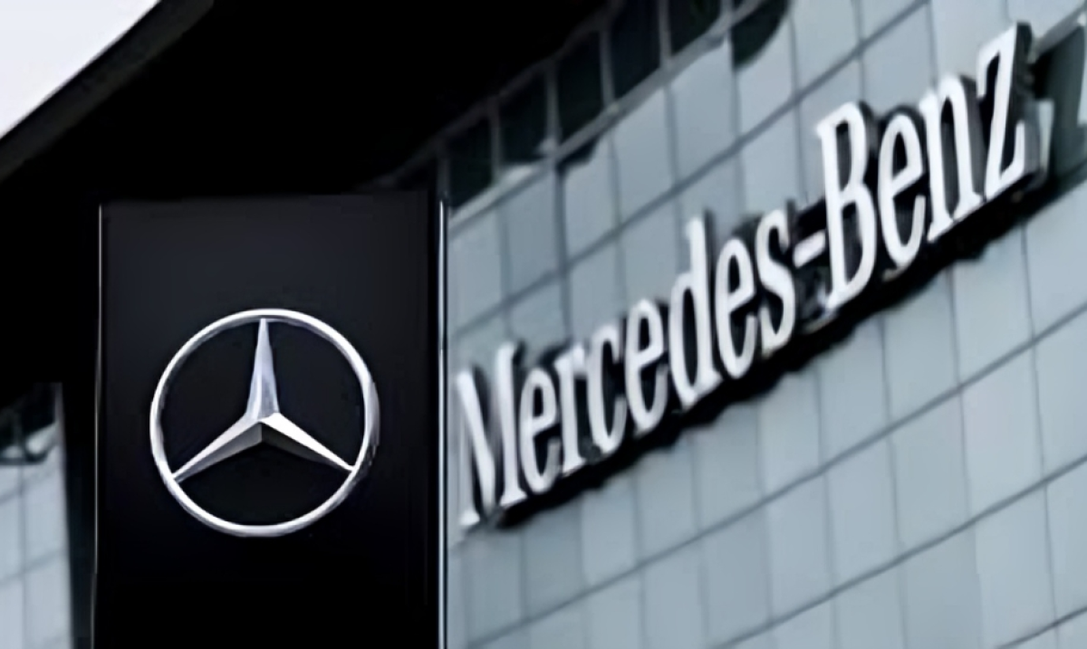 Mercedes-Benz Sees Nearly 70% Profit Decline Amid Tariffs and Weak China Sales