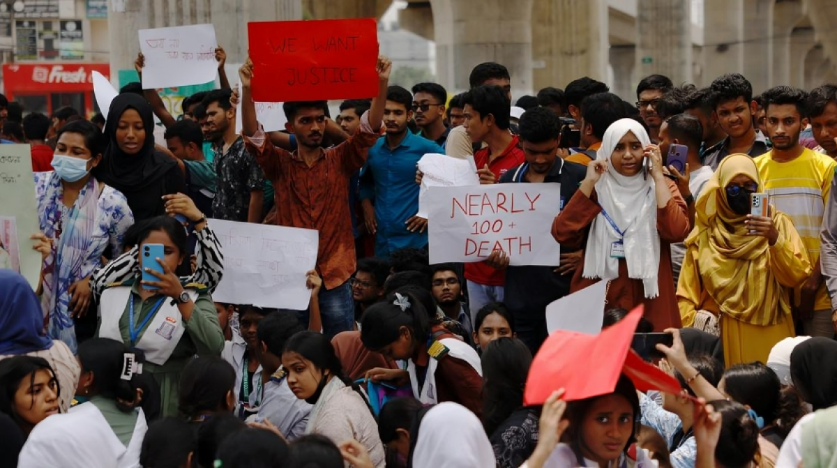 Nationwide Unrest as Public Protests Government Negligence over Children’s Deaths in Uttara Plane Crash