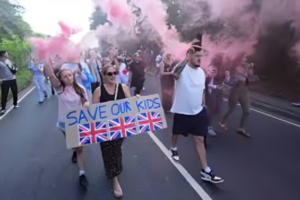 New Clashes Erupt Outside London Hotel Housing Migrants