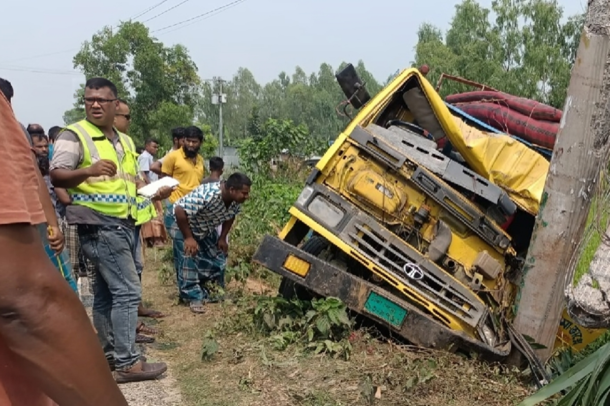 One Dead, Six Injured in Road Accident in Dinajpur