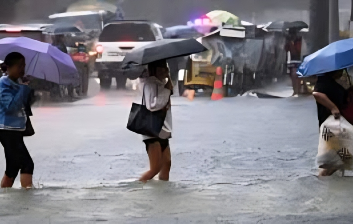 Philippines Flooding Displaces Thousands, Two Missing