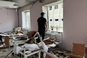 Russia Strikes Kill 25 in Ukraine as Trump Shortens Moscow Deadline