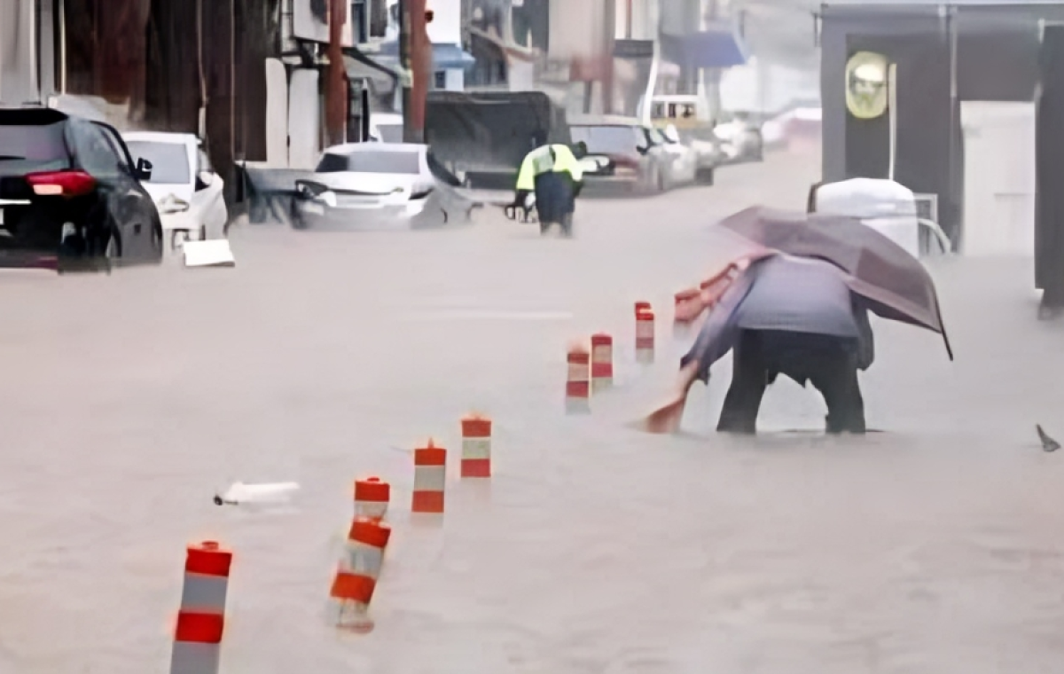 South Korea’s Rain Death Toll Climbs to 14 Amidst Torrential Downpours