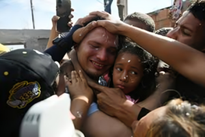 Tears of Joy as Venezuelan Migrants Return from Salvadoran Prison ‘Hell’