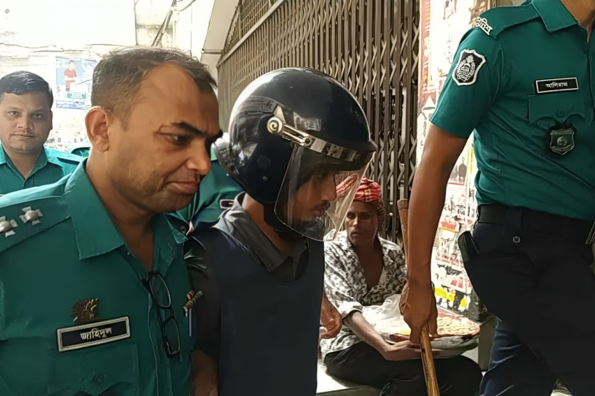 Apu Brought to Court in Private Car, Placed on 4-Day Remand