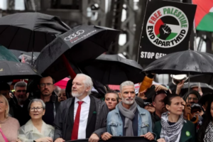 Assange Joins Pro-Palestinian Protest on Sydney Harbour Bridge