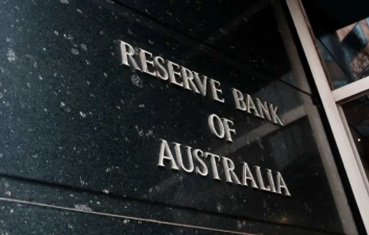 Australian Central Bank Cuts Key Rate, Warns of Uncertainty