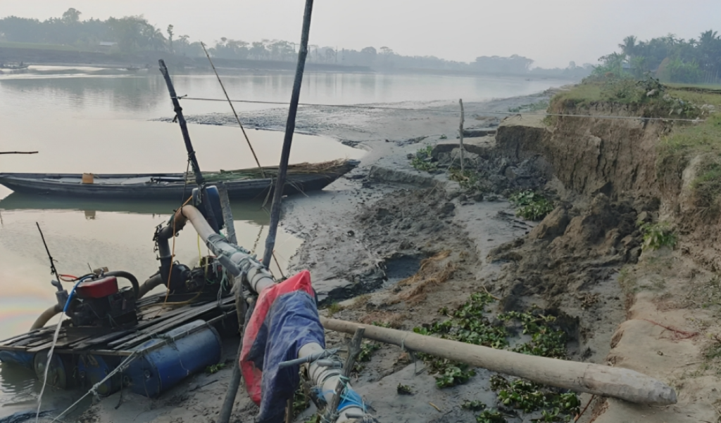 BNP Leaders Allegedly Extracting Sand Freely from Meghna Using Dredgers 2 BNP Leaders Allegedly Extracting Sand Freely from Meghna Using Dredgers 1754216581 BNP Leaders Allegedly Extracting Sand Freely from Meghna Using Dredgers
