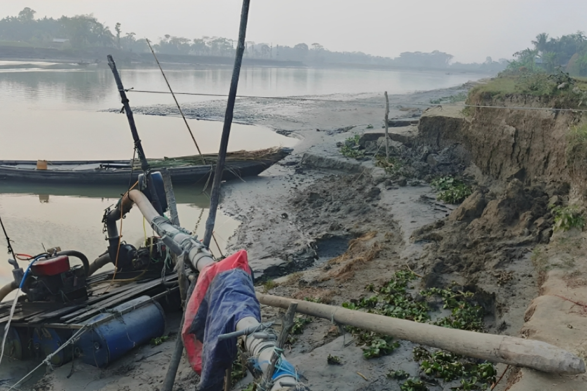 BNP Leaders Allegedly Extracting Sand Freely from Meghna Using Dredgers