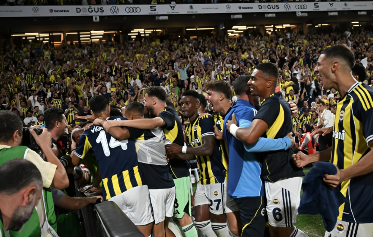 Five-Goal Fenerbahce Rally Past Feyenoord; Rangers to Face Club Brugge