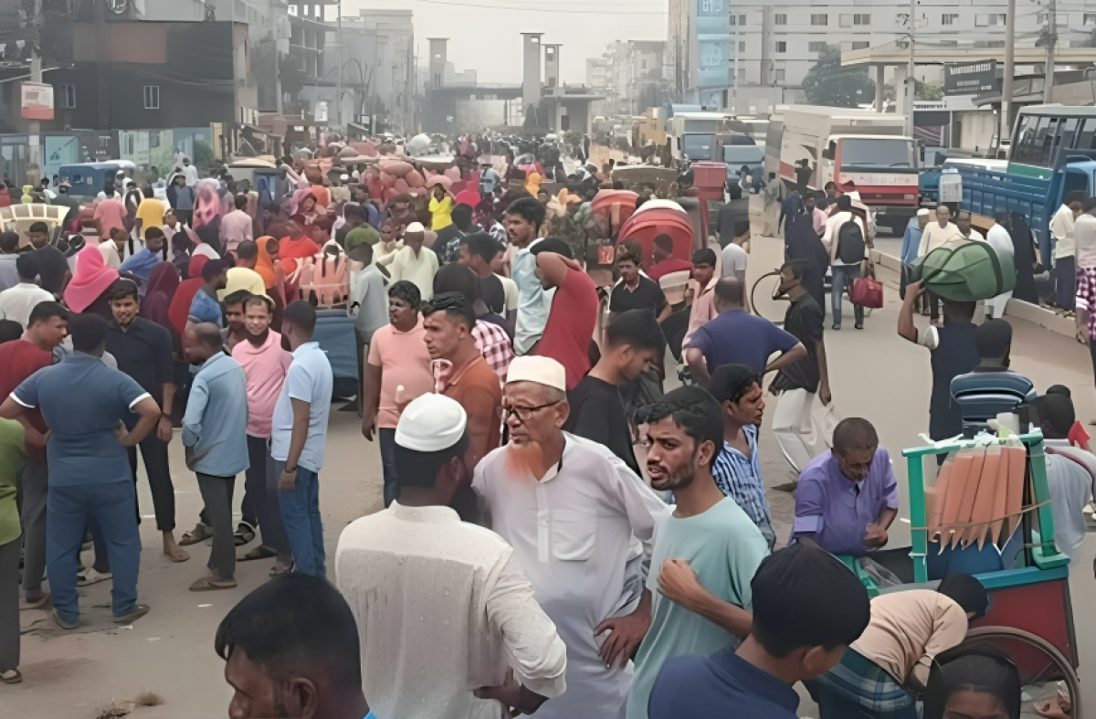 General Pharmaceuticals workers blocked Shyamoli road over unpaid wages