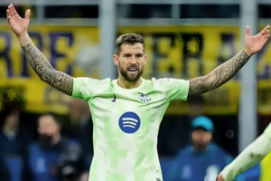 Inigo Martinez Leaves Barcelona for Saudi Club Al-Nassr