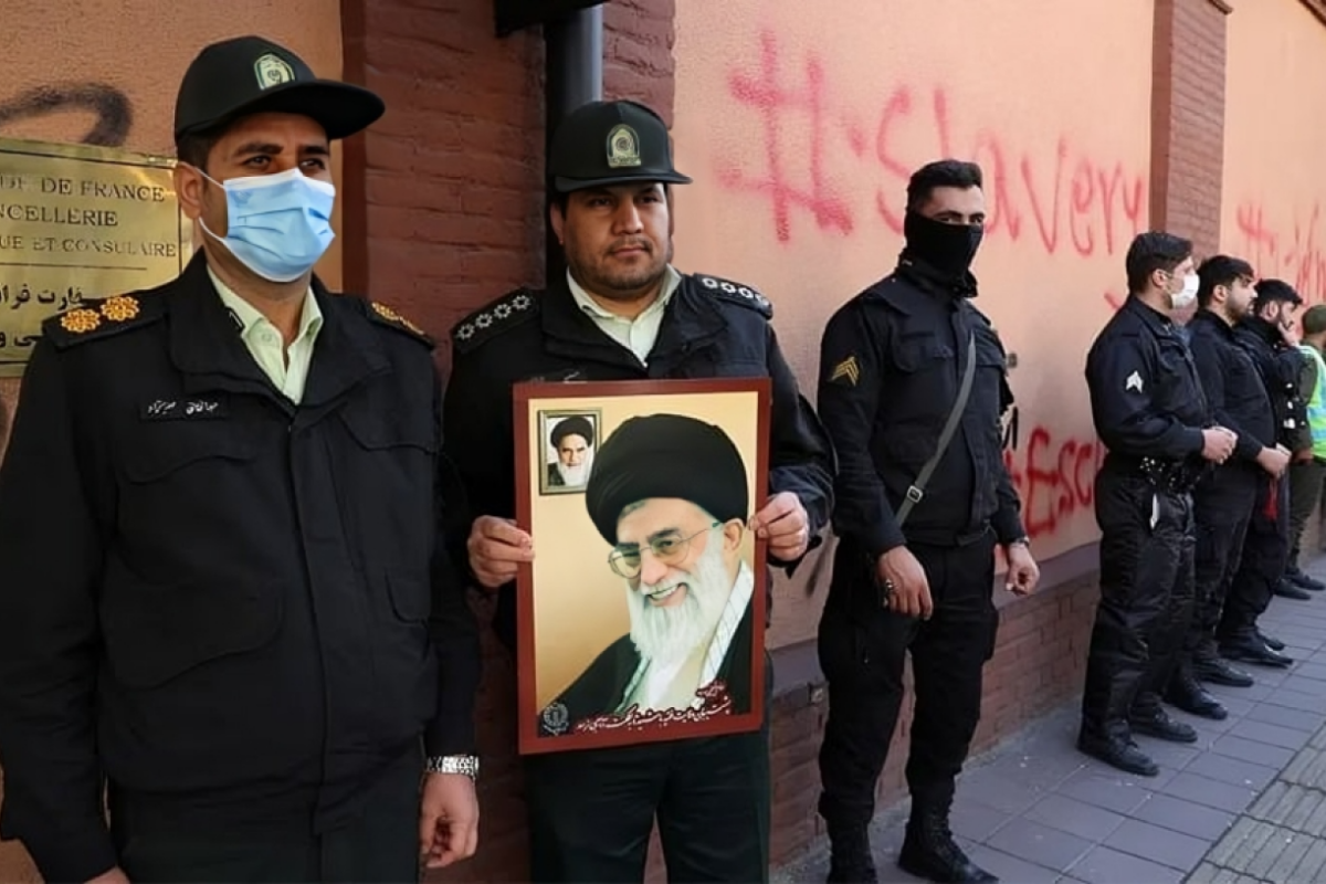 Iranian Policeman Killed in Clash in Restive Southeast