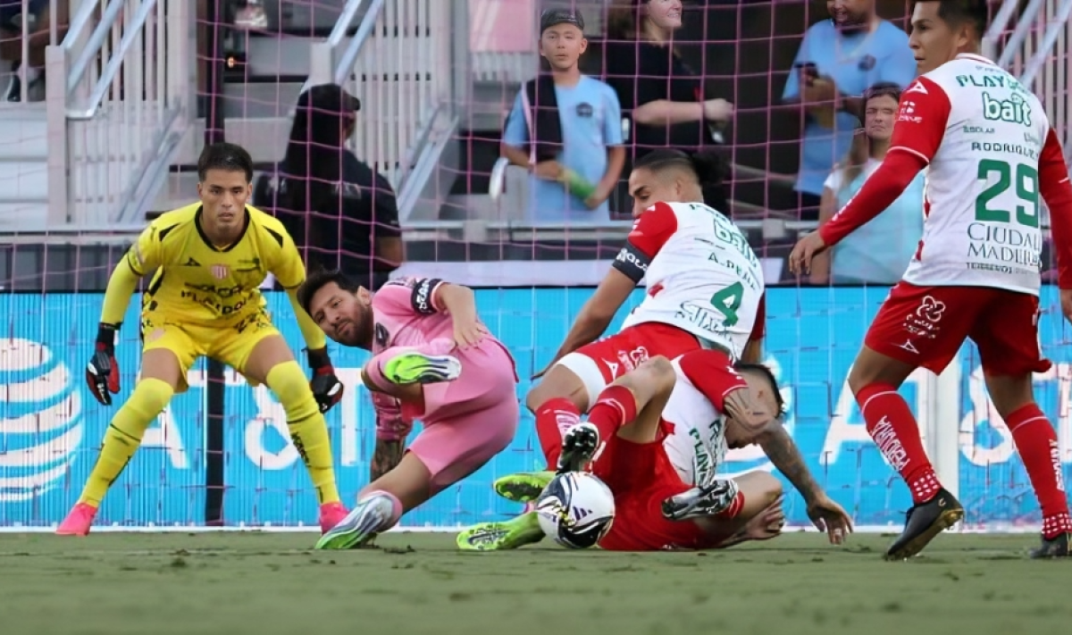 Messi Injured Early in Inter Miami’s Leagues Cup Win Over Necaxa