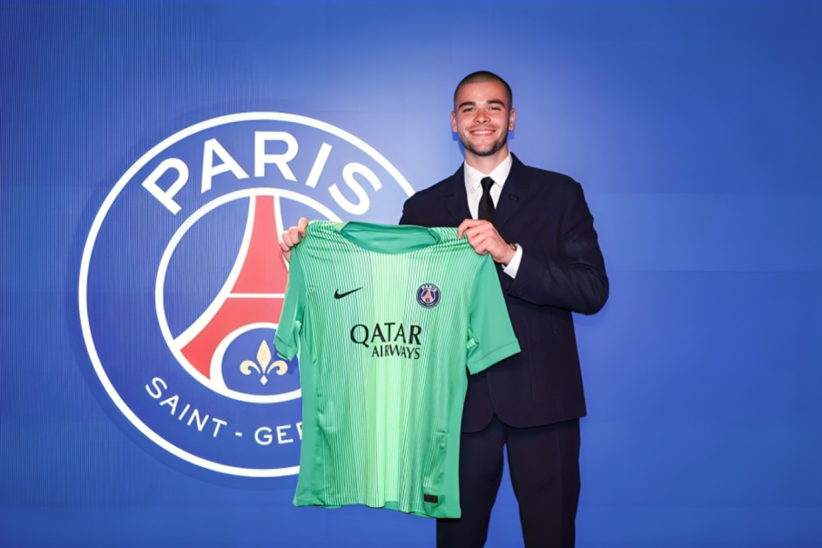 PSG Complete Signing of French Goalkeeper Lucas Chevalier