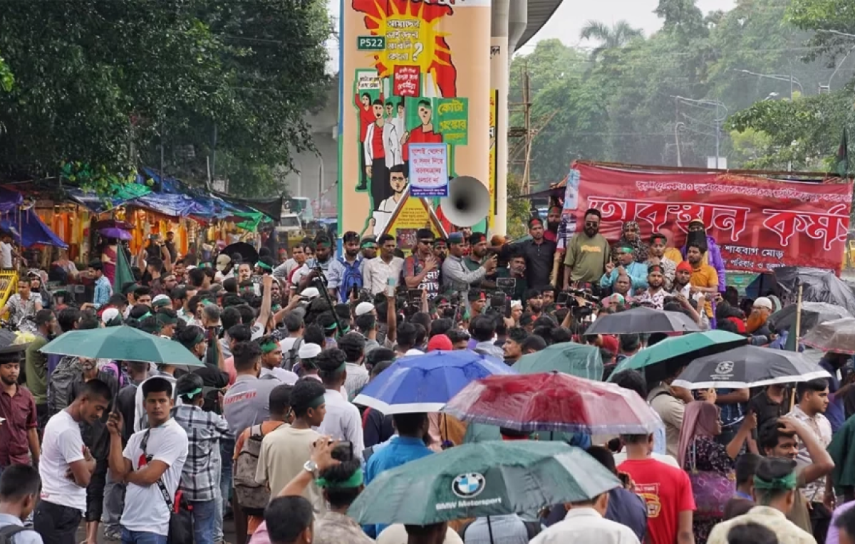 Shahbagh Blockaded for Second Day Over July Charter Demand