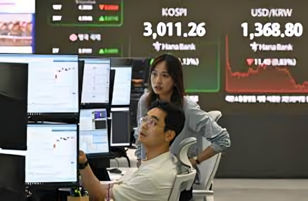 Stocks Falter as Trump Unveils Sweeping Tariffs Overshadowing Tech Earnings 1754042240 Stocks Falter as Trump Unveils Sweeping Tariffs, Overshadowing Tech Earnings